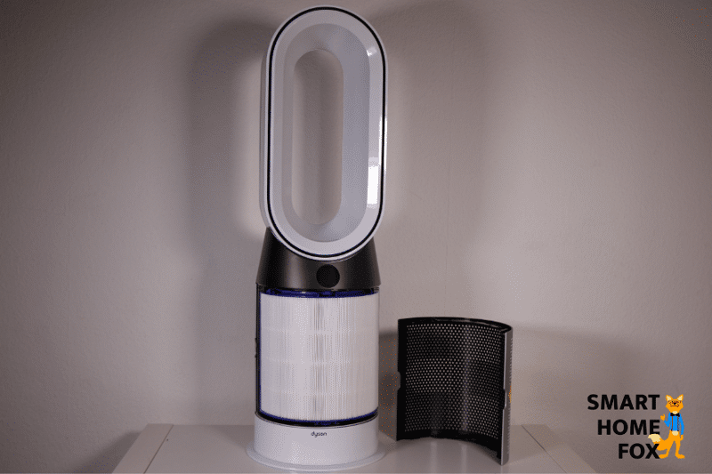 Der gerundete blaue Glas-HEPA-Filter ist im Dyson Pure Hot and Cool HP04 Luftreiniger eingesetzt